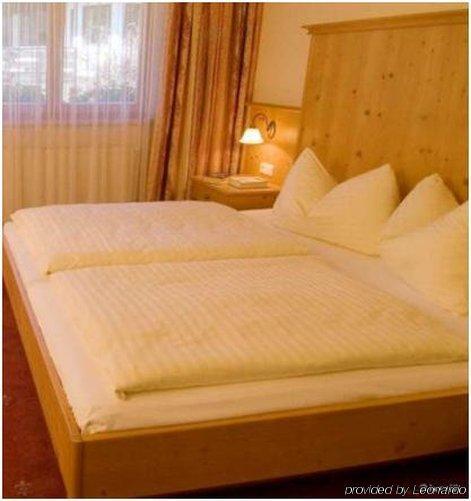 Alpenhof Brixen Hotel Brixen im Thale Værelse billede