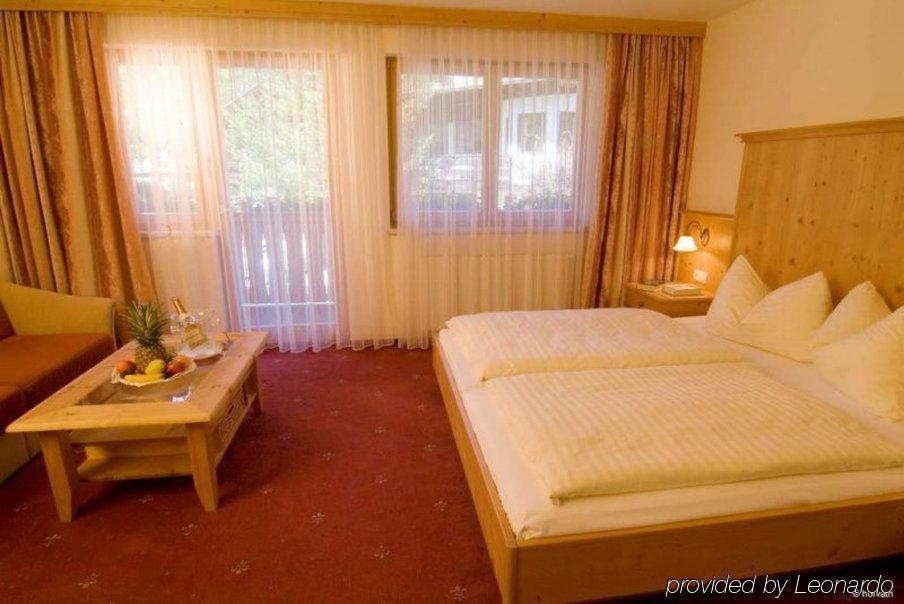 Alpenhof Brixen Hotel Brixen im Thale Værelse billede